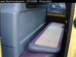 showyoursound.nl - De beukbus van Audio-system - flying dutch - SyS_2006_12_15_16_20_53.jpg - ja ook de bank gaat eraan